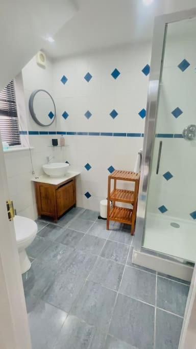 Amazing Location - City Of London- 2 Bedroom Stunning Canal View House With Private Garden,Parking & Balcony Екстериор снимка