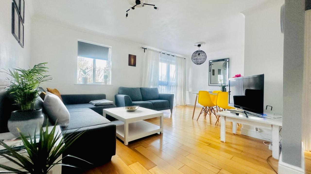 Amazing Location - City Of London- 2 Bedroom Stunning Canal View House With Private Garden,Parking & Balcony Екстериор снимка