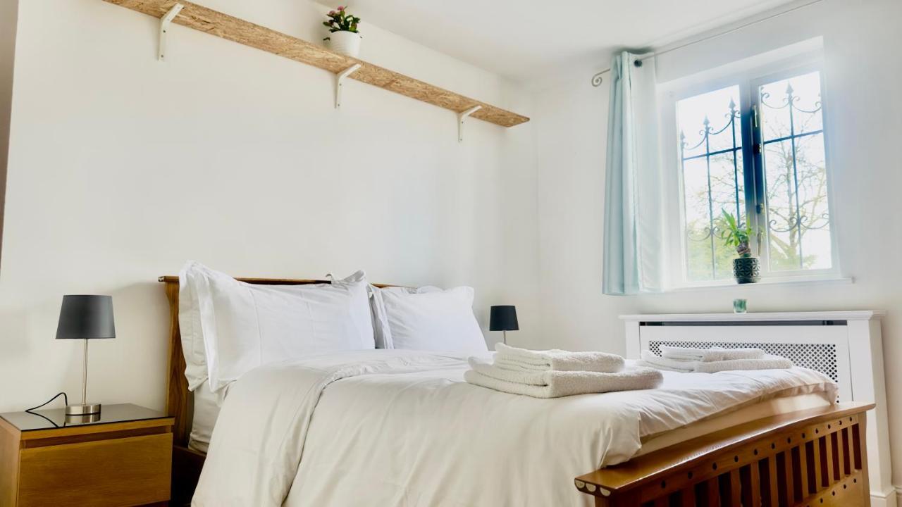 Amazing Location - City Of London- 2 Bedroom Stunning Canal View House With Private Garden,Parking & Balcony Екстериор снимка