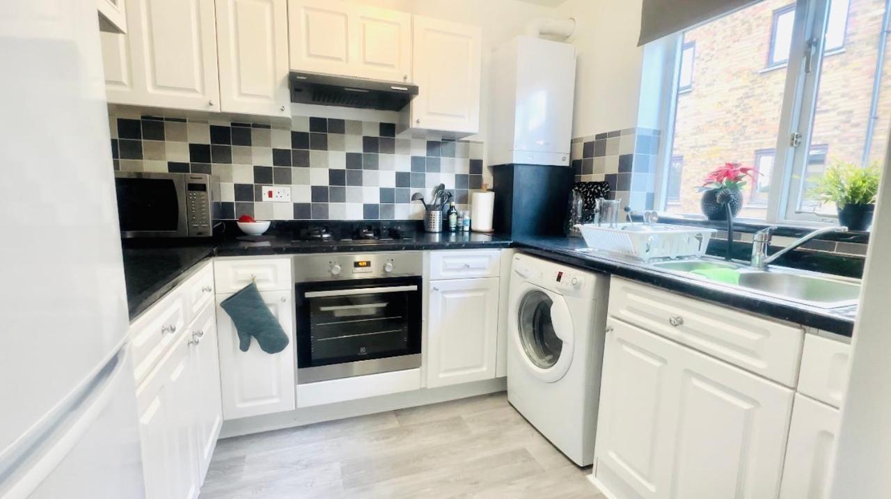Amazing Location - City Of London- 2 Bedroom Stunning Canal View House With Private Garden,Parking & Balcony Екстериор снимка