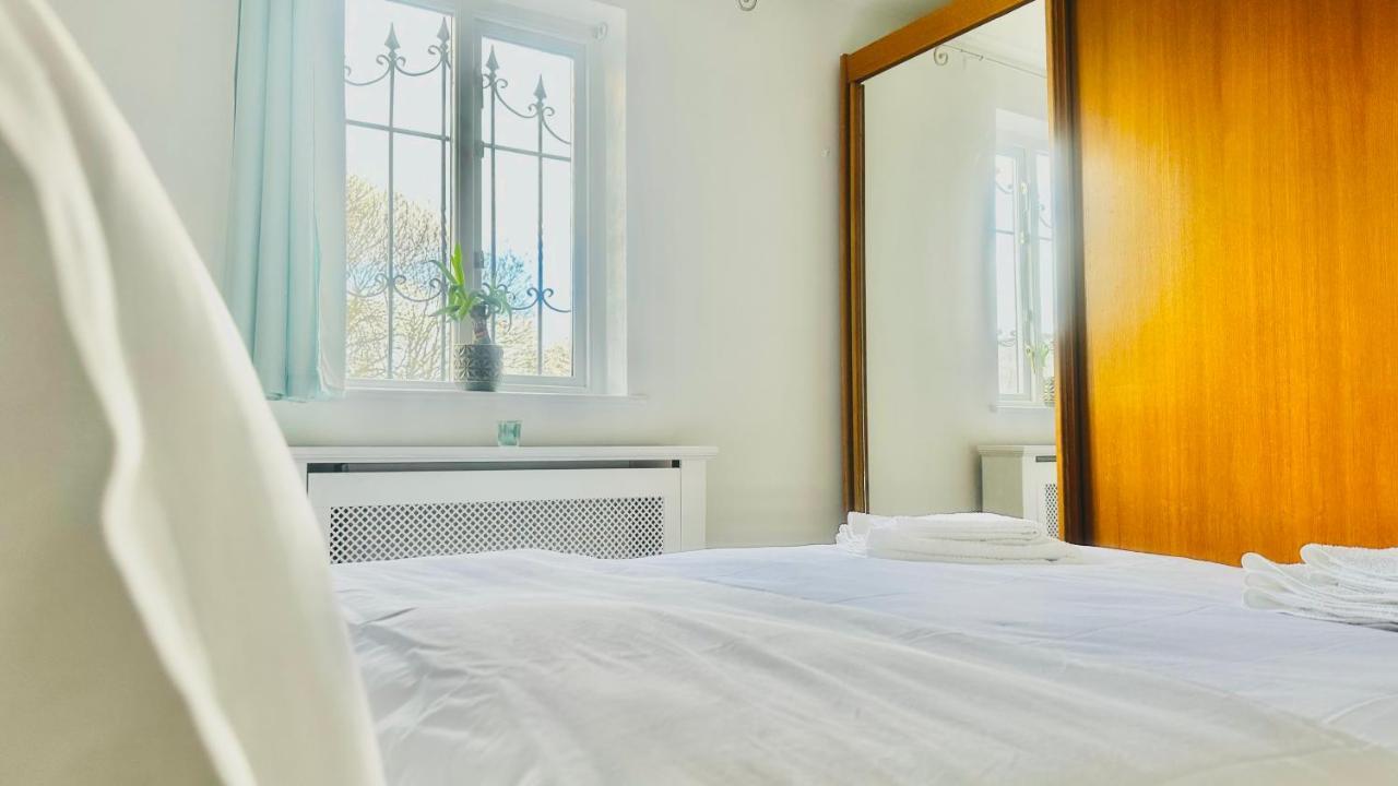 Amazing Location - City Of London- 2 Bedroom Stunning Canal View House With Private Garden,Parking & Balcony Екстериор снимка
