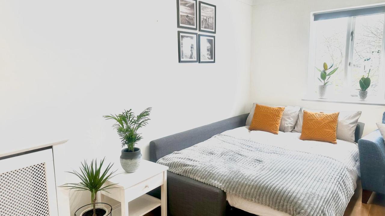 Amazing Location - City Of London- 2 Bedroom Stunning Canal View House With Private Garden,Parking & Balcony Екстериор снимка