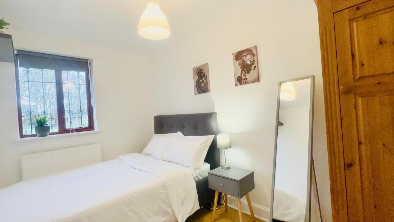 Amazing Location - City Of London- 2 Bedroom Stunning Canal View House With Private Garden,Parking & Balcony Екстериор снимка