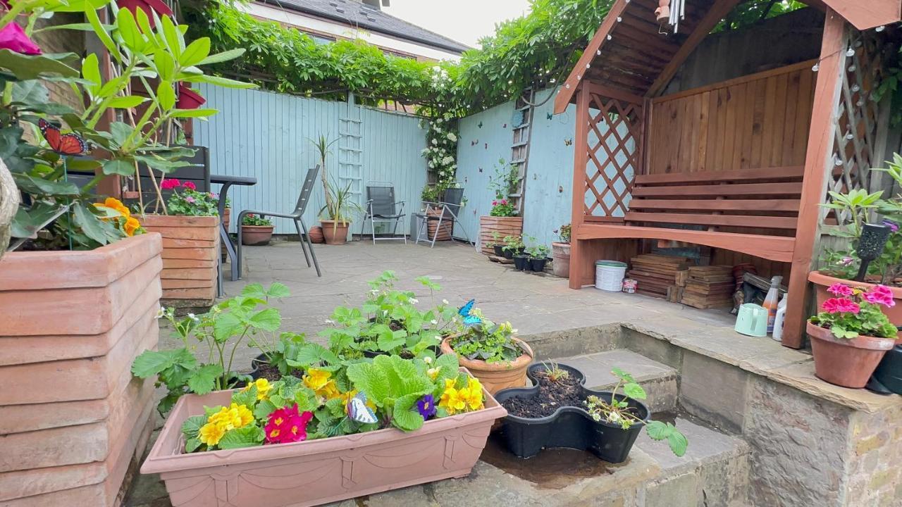 Amazing Location - City Of London- 2 Bedroom Stunning Canal View House With Private Garden,Parking & Balcony Екстериор снимка