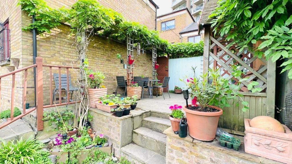 Amazing Location - City Of London- 2 Bedroom Stunning Canal View House With Private Garden,Parking & Balcony Екстериор снимка