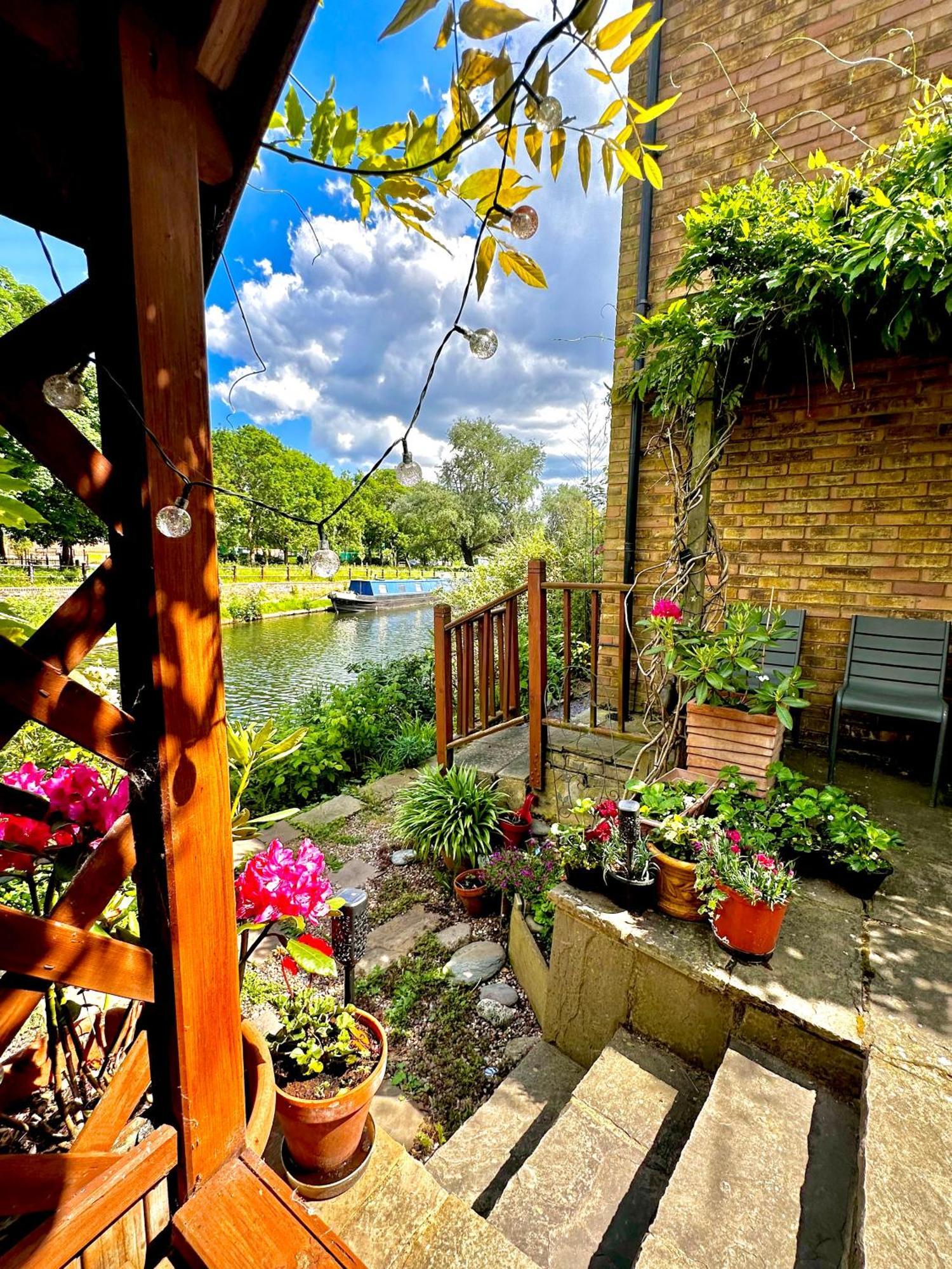 Amazing Location - City Of London- 2 Bedroom Stunning Canal View House With Private Garden,Parking & Balcony Екстериор снимка